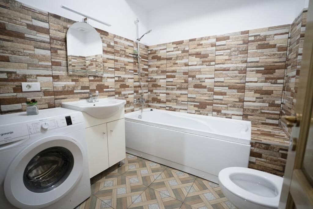 Alex 2 Apartament ยาช ภายนอก รูปภาพ